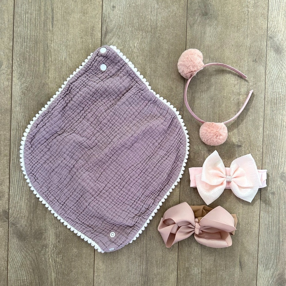 Baby girl accessory lot
Boho bib 
Head band and bows